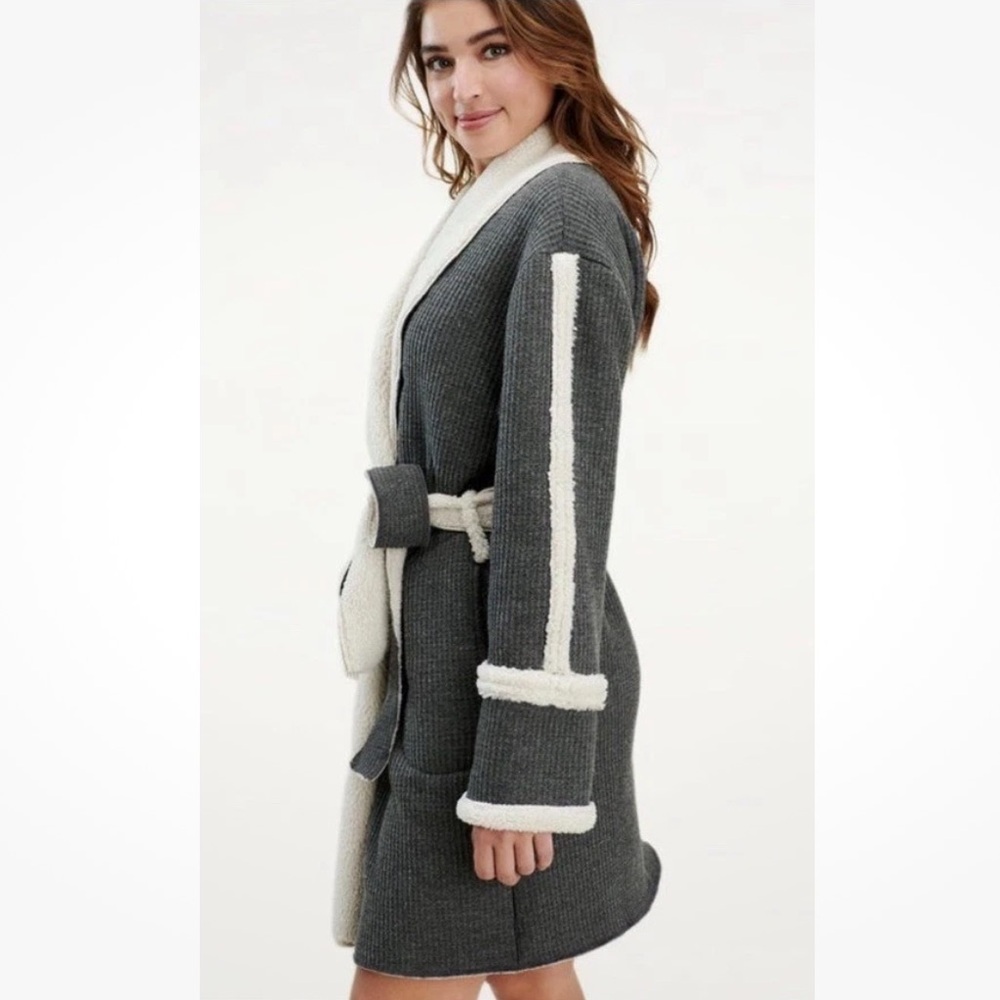 New Splendid Comfy Sherpa Robe Short Robe, White And Grey Size Large L